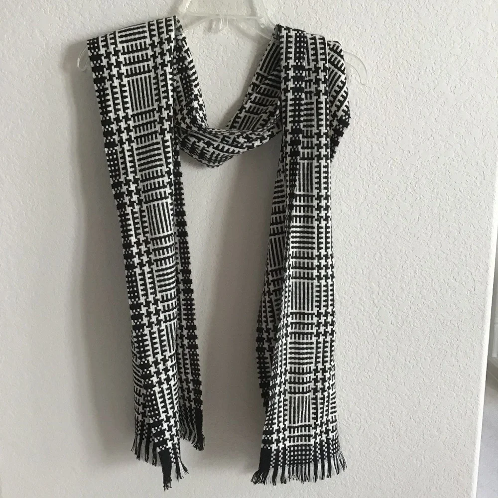 JOSEPH ABBOUD B&W ACRYLIC SCARF